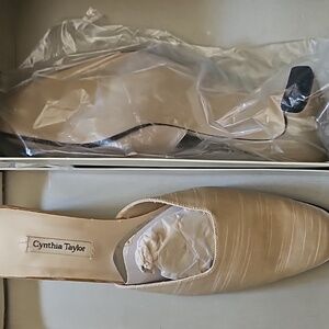 Cynthia Taylor beige pointed square toe heels